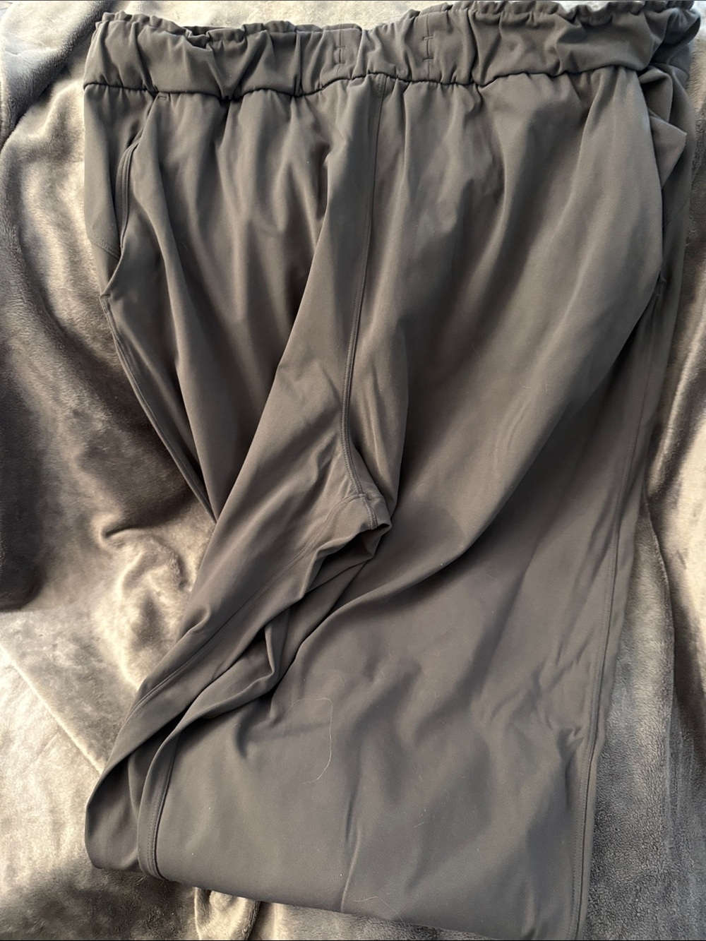 Soft On the Fly Lululemon Black Elastic Waist Pull-On Pants